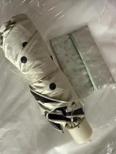 折りたたみ傘 晴雨兼用 ドット柄 ベージュ　ポケットティッシュケースのサムネイル