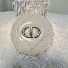 Dior ディオール　スキンクチュール　ルミナイザー03