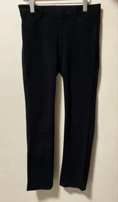 ユニクロブラックパンツ