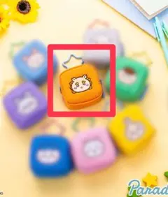 ちいかわ カラビナつき刺繍スクエアミニポーチ