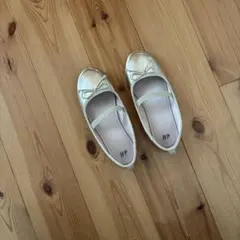 ゴールドリボン付きフォーマルシューズ