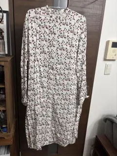チャイルドウーマン　いちご模様 長袖ワンピース