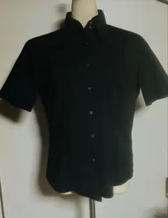 黒シャツのサムネイル
