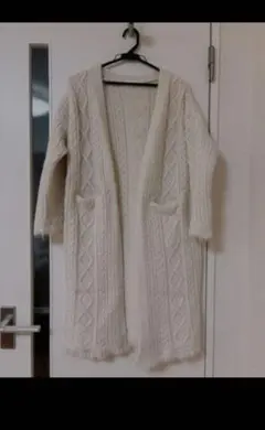 ホワイト ケーブルニット カーディガン