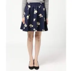 earth music&ecology ひざ丈フレアスカート ネイビー 花柄