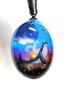 レジンネックレス　宇宙を泳ぐクジラ☆