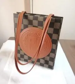 未使用近い美品。Fendi FFサークル ショルダートートバッグ