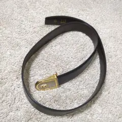 黒いレザーベルト ゴールドバックル