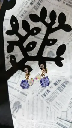 キューブイヤリング