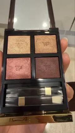 トムフォードアイシャドウ　04ハネムーン