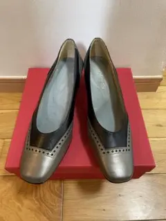 ゴールド✖️ブラック　スクエアトゥパンプス　24.5㎝