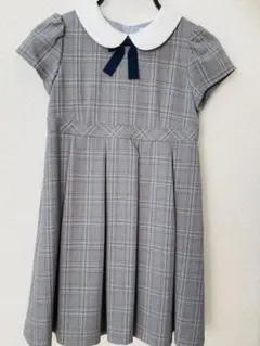 グレー系チェック ワンピース 半袖、紺色ボレロ