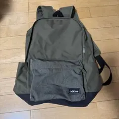 adidas オリーブグリーン リュック