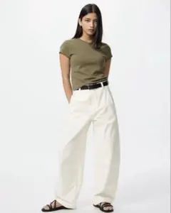 ユニクロ　ジャージーバレルレッグパンツ　M オフホワイト