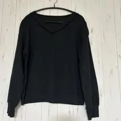 ブラック Vネック 長袖ニット