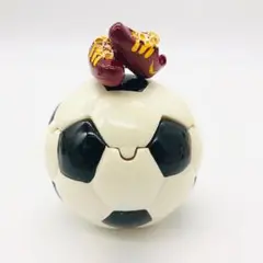 サッカーボールと靴の置物