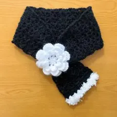 ミニマフラー　花のモチーフ付き（ブラック×ホワイト）