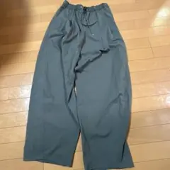 今期　GU ジーユー　バレルレッグプルオンパンツ　Sサイズ