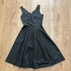 LAURA ASHLEY ノースリーブ　ワンピース　ブラック　膝丈　プリーツ