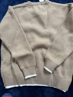 ベージュ ニットセーター クルーネック