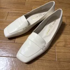 cava cava ローファー パンプス アイボリー　23.5のサムネイル