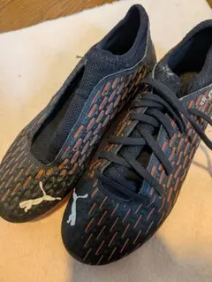 Puma サッカーシューズ ブラック/オレンジ