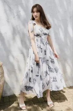 Herlipto Sunflower Printed Midi Dress Sのサムネイル