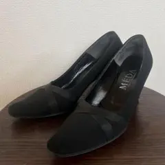 ブラック パンプス 中ヒール　MEDA