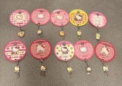 Hello Kitty 歴代デザイン キーホルダー まとめ売り　30個 Hello Kitty 歴代デザイン キーホルダー まとめ売り 30個 - メルカリ