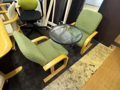 (4211W2)*緑色の椅子2脚とガラス丸テーブルセット