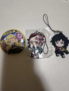 鬼滅の刃 アクリルキーホルダー＆缶バッジセット