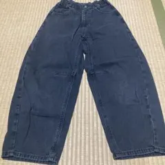 数回着用のみ美品GUダークグレー バレルレックスデニムパンツ140