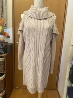 evelyn ショルダーカットニットワンピース　ピンクベージュ