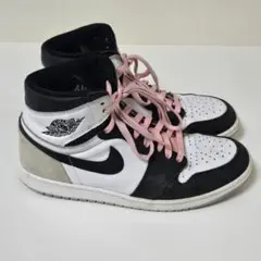 NIKE Air Jordan 1 High OG Bleached Coralのサムネイル