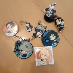 鬼滅の刃 キーホルダー　缶バッチ　フィギュア