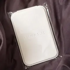 【お値下げ中】LUNASOL ミラー ホワイト 非売品のサムネイル