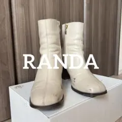 アイボリー ジッパー付きショートブーツ 中ヒール