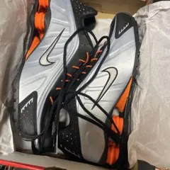 Nike shox r4 ウィメンズ　値引き可能