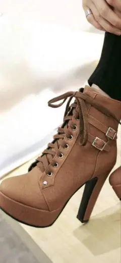 ブラウン レースアップブーツ 高ヒール