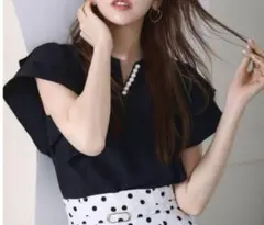 JUSGLITTY パール付きラッフルブラウスのサムネイル