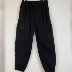 【GU】ブラックカーゴパンツ ゴムウエスト サイズM