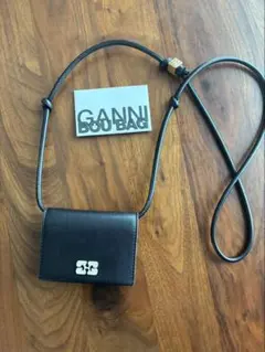 【限定価格】GANNI ガニー ウォレットショルダー ミニウォレット ブラックのサムネイル