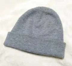【実用品】Bershka ニット帽(ビーニー) グレー系のサムネイル