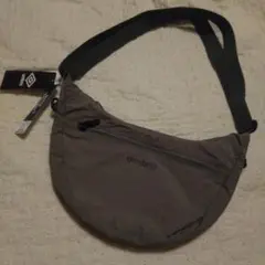 umbro 撥水加工 ナイロン ハーフムーン ショルダーバッグ グレー