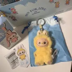 ラブブ　らぶぶ　イニシャル　アルファベット　P 黄色　PIN FOR LOVE