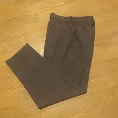 ユニクロ　スマートアンクルパンツテーパード　ブラウン　ノータックスラックス　M