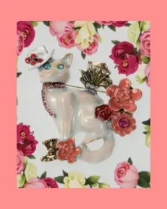 ♥新品未使用！帽子をかぶった猫とお花ブローチ