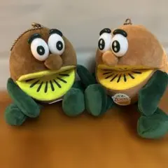 Zespri キウイ ぬいぐるみ 中サイズ ゼスプリ グリーン　フィギュアセット Amazon.co.jp: キウイブラザーズ ぬいぐるみ 中サイズ 2体