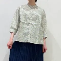 小花と小鳥柄の綿ローン丸襟半袖シャツ（バックフレア・大人ナチュラル 