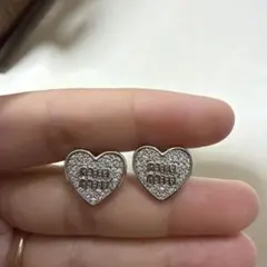 MIU MIU ハート型シルバースタッドピアス